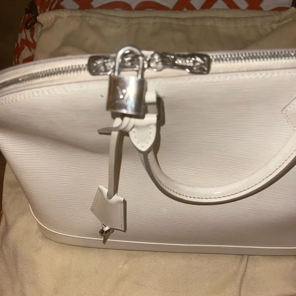 Authentic Louis Vuitton Alma Epi - Picture 8 of 8